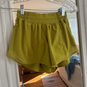 Lululemon Hotty Hot Low-Rise Lined Short 2.5"